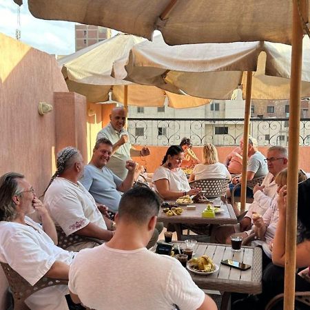Pyramids Road Guest House Cozy Rooms And Rooftop Breakfast With The Pyramids View Nazlet el-Sîsi Extérieur photo