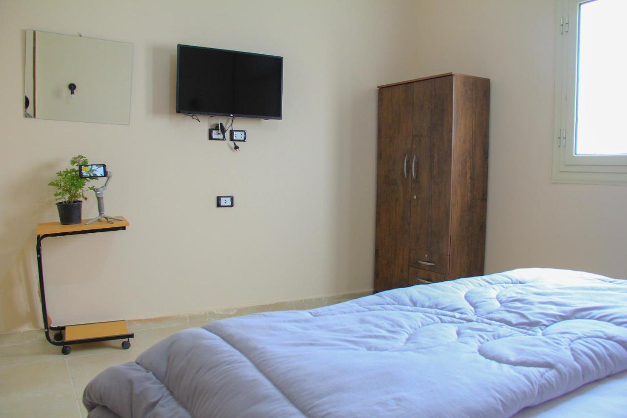 Pyramids Road Guest House Cozy Rooms And Rooftop Breakfast With The Pyramids View Nazlet el-Sîsi Extérieur photo