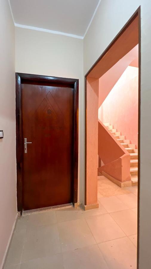 Pyramids Road Guest House Cozy Rooms And Rooftop Breakfast With The Pyramids View Nazlet el-Sîsi Extérieur photo