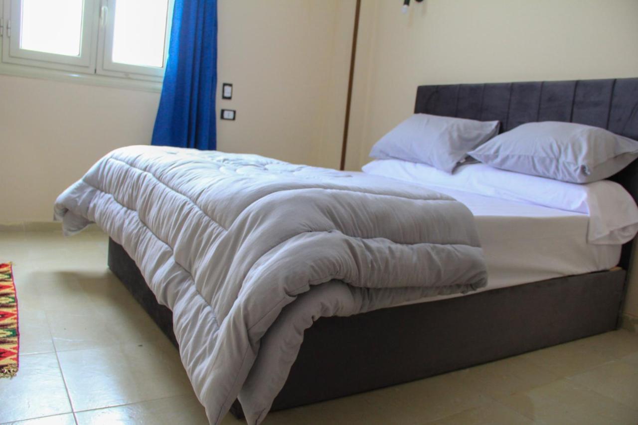 Pyramids Road Guest House Cozy Rooms And Rooftop Breakfast With The Pyramids View Nazlet el-Sîsi Extérieur photo