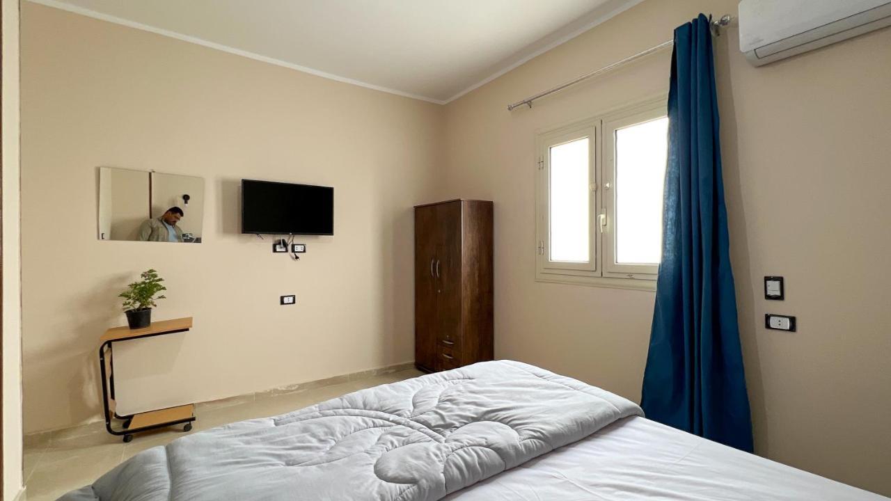Pyramids Road Guest House Cozy Rooms And Rooftop Breakfast With The Pyramids View Nazlet el-Sîsi Extérieur photo