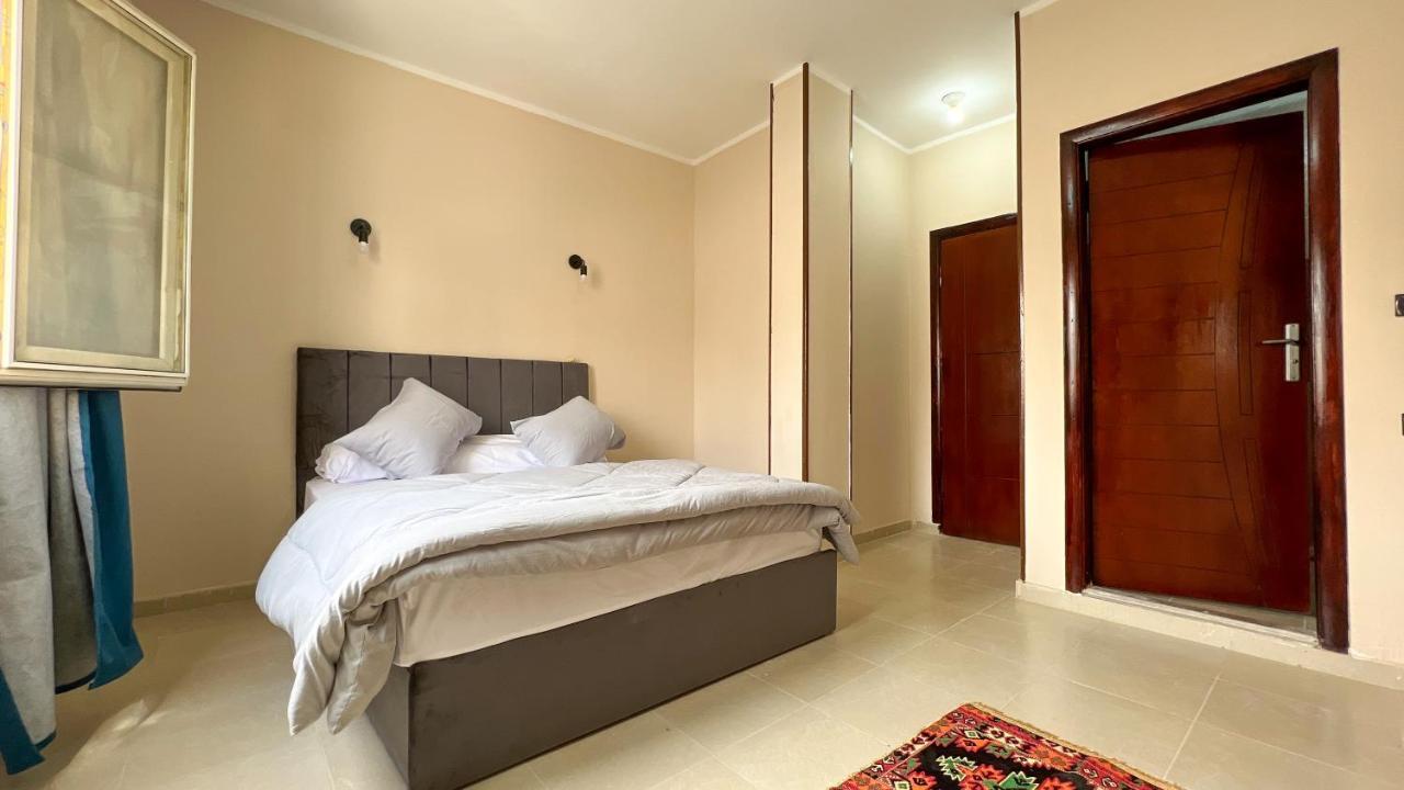 Pyramids Road Guest House Cozy Rooms And Rooftop Breakfast With The Pyramids View Nazlet el-Sîsi Extérieur photo