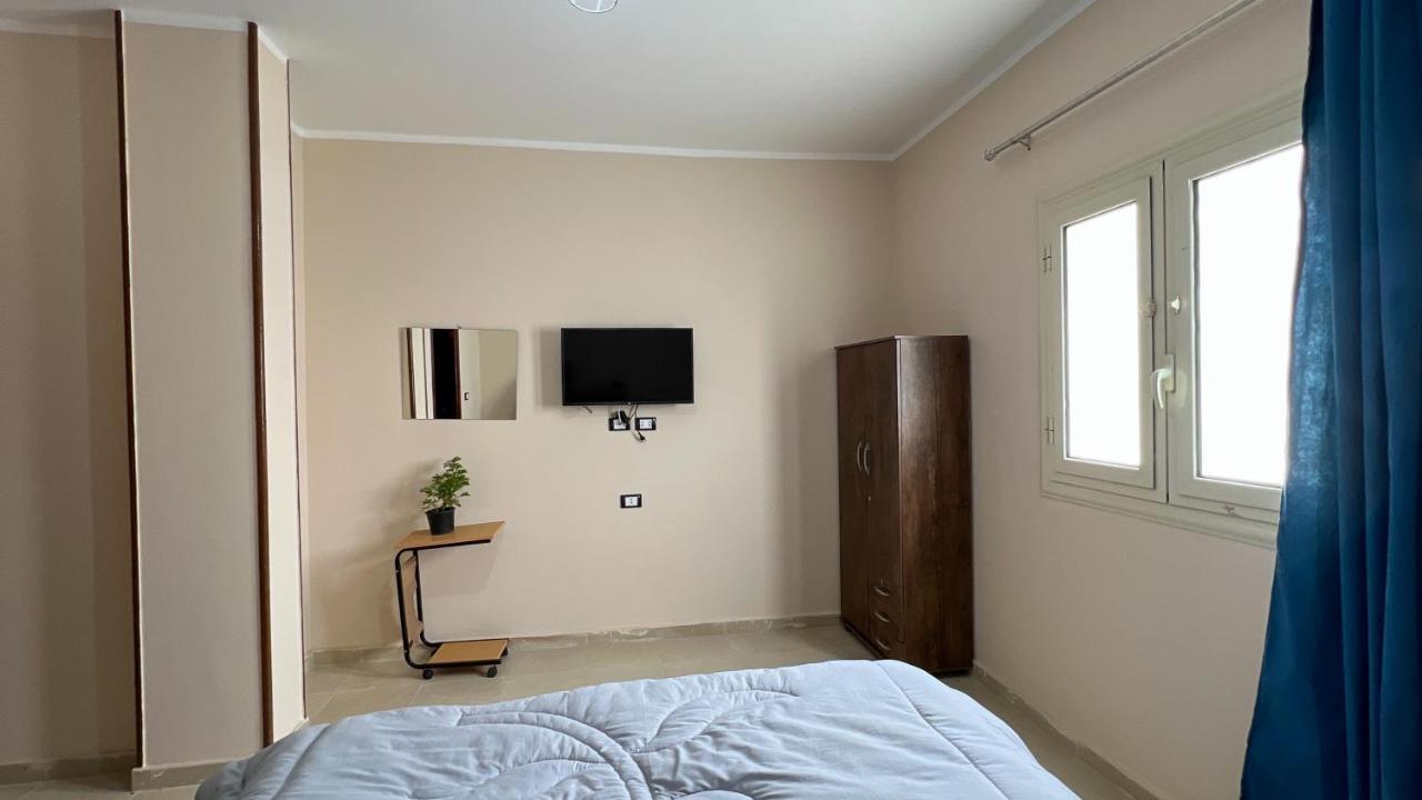 Pyramids Road Guest House Cozy Rooms And Rooftop Breakfast With The Pyramids View Nazlet el-Sîsi Extérieur photo