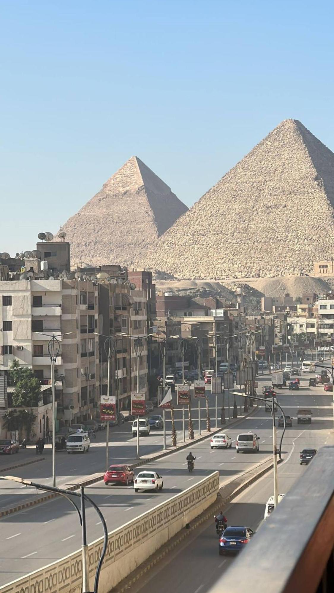 Pyramids Road Guest House Cozy Rooms And Rooftop Breakfast With The Pyramids View Nazlet el-Sîsi Extérieur photo