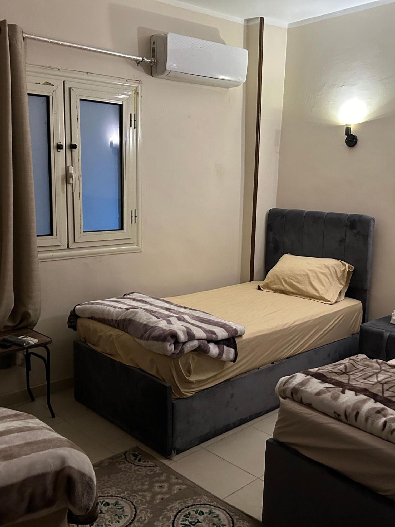 Pyramids Road Guest House Cozy Rooms And Rooftop Breakfast With The Pyramids View Nazlet el-Sîsi Extérieur photo